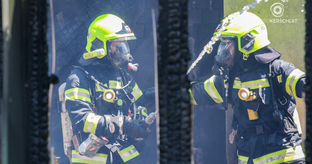 Neun Feuerwehren bei Dachstuhlbrand im Einsatz