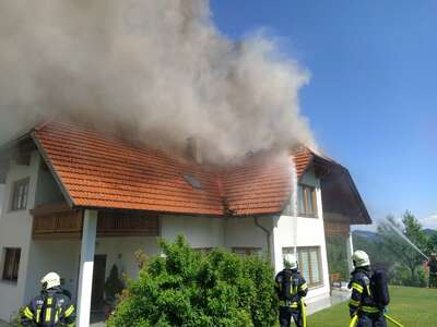 Wohnhausbrand in Schönau i. Mkr. E210601719-01.jpeg