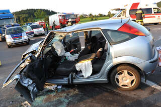 Eine Schwerverletzte bei Unfall mit Tiertransporter unfall-b310_025.jpg