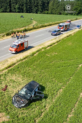 Fahrzeuge nach Zusammenstoß in Felder geschleudert FOKE-2021062709310017-020.jpg