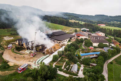 Großbrand auf Bauernhof in Nussbach BAYER-DJI-0706.jpg