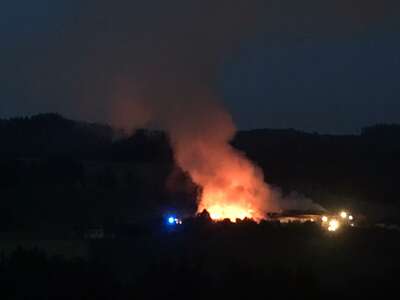 Großbrand auf Bauernhof in Nussbach F5D61707-501F-4C93-AD17-0906B74BF474.jpg