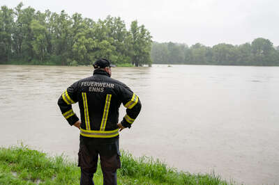 Hochwasser in Oberösterreich - Familie aus Wien fuhr gegen Mittag bei Traunkirchen auf der B145 in Mure! FOKE-2021071810088217-056.jpg