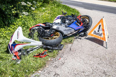 Motorradfahrer bei Kollision verletzt BAYER-AB2-3460.jpg