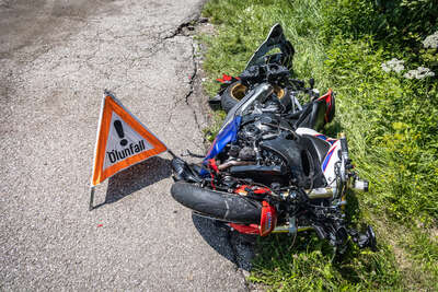 Motorradfahrer bei Kollision verletzt BAYER-AB2-3470.jpg