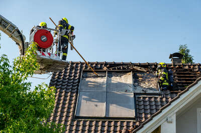 Dachbrand bei einem Einfamilienhaus in Perg FOKE-2021072117578589-001.jpg