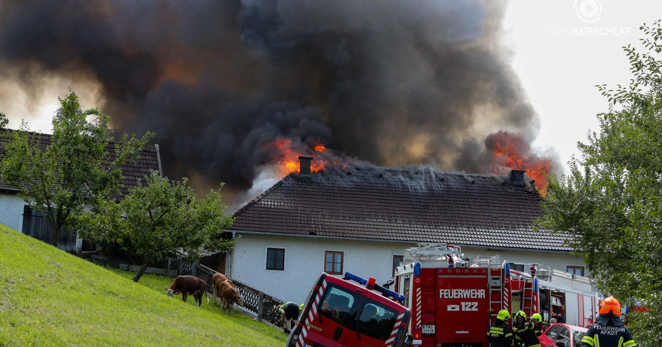 Großbrand auf einem Bauernhof in Garsten