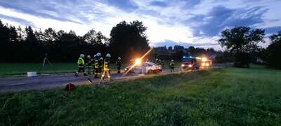 Verkehrsunfall mit eingeklemmter Person in Puchkirchen 1532bcdc-6ce5-4fe0-8d49-d22b5dba3ec7.jpg