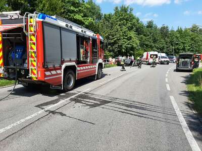 Schwerer Verkehrsunfall B 143 26F9316C-8F42-4D54-8AA4-BFF1D0655DF6.jpg