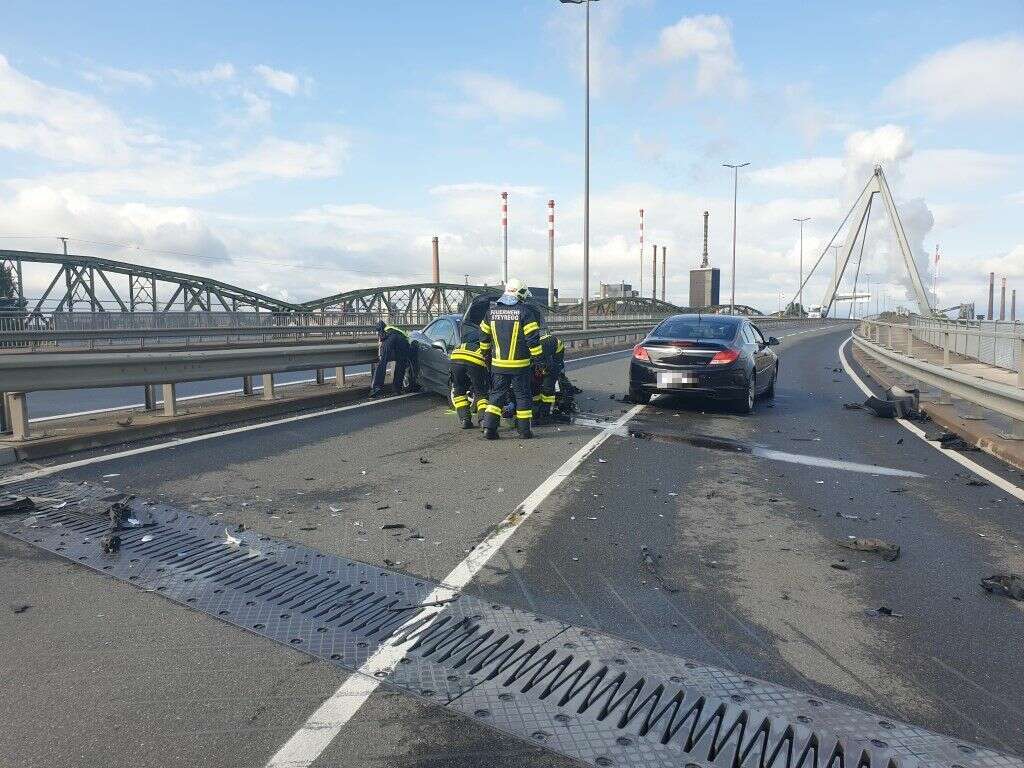Totalsperre der Steyreggerbrücke am Montagmorgen nach Verkehrsunfall