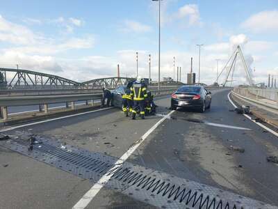 Totalsperre der Steyreggerbrücke am Montagmorgen nach Verkehrsunfall 001.jpg