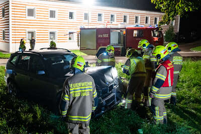 Auto kracht gegen Mauer – zwei Verletzte FOKE-2021080902009484-017.jpg