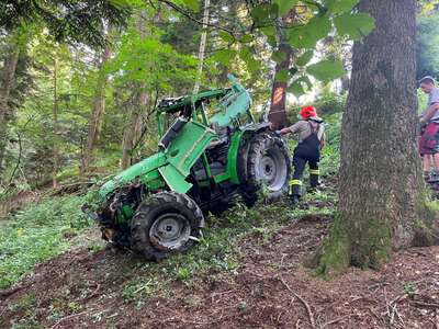 Mit Traktor abgestürzt 2021-08-10-Toedlicher-Traktorunfall-Scharnstein-6.jpg