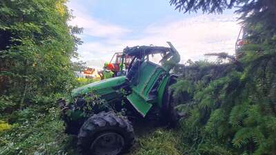 Mit Traktor abgestürzt 2021-08-10-Toedlicher-Traktorunfall-Scharnstein-7.jpg