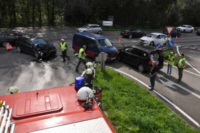 Verkehrsunfall mit drei beteiligten Fahrzeugen im Abendverkehr in Steyregg 238019312-4293235667380855-3935973643658170619-n.jpg