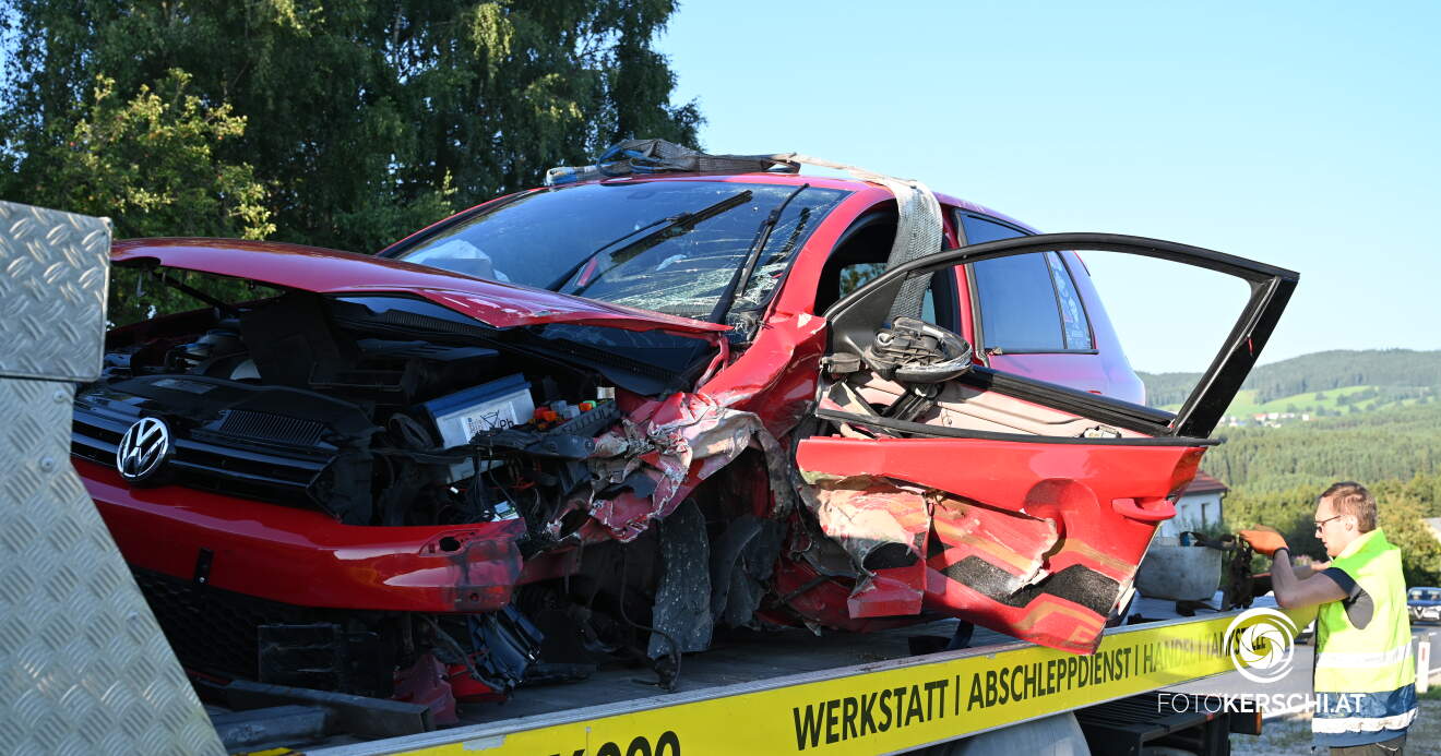 Bei Unfall eingeklemmt - Bezirk Freistadt