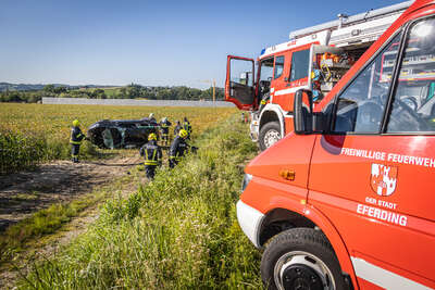 Fahrzeugüberschlag in Eferding fordert Schwerverletzten BAYER-AB2-4420.jpg