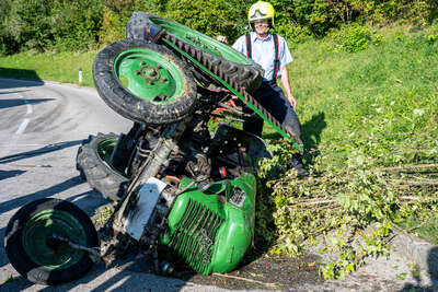 Traktor über Böschung gestürzt JOL-8134.jpg