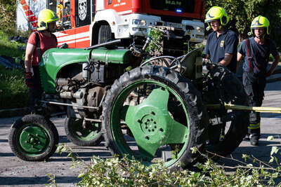 Traktor über Böschung gestürzt JOL-8159.jpg