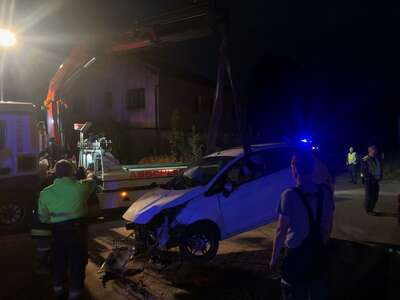 Schwerer Verkehrsunfall in Schiedlberg 3.jpg