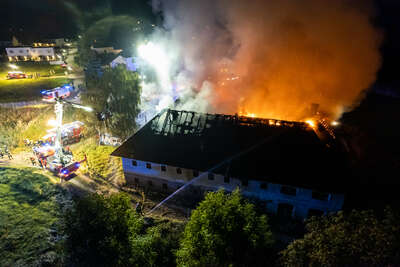 Neun Feuerwehren bei Großbrand in Rohr im Kremstal FOKE-2021092523130040-018.jpg