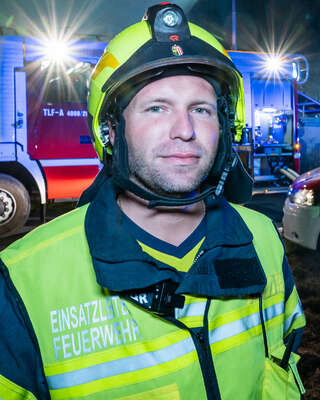 Neun Feuerwehren bei Großbrand in Rohr im Kremstal FOKE-2021092523542961-023.jpg