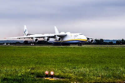 Landung Antonov AN 225 am Linzer Flughafen FOKE-2021100515264499-045-Bearbeitet.jpg