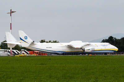 Landung Antonov AN 225 am Linzer Flughafen FOKE-2021100515354540-084-Bearbeitet.jpg