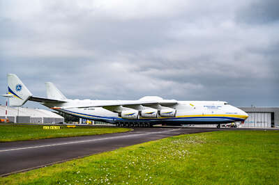 Landung Antonov AN 225 am Linzer Flughafen FOKE-2021100515304010-017-Bearbeitet.jpg