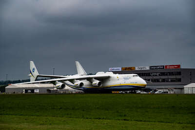 Landung Antonov AN 225 am Linzer Flughafen FOKE-2021100515294527-072.jpg