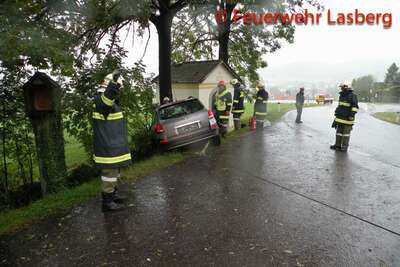 Auto prallte gegen Kapelle unfall_lasberg_003.jpg