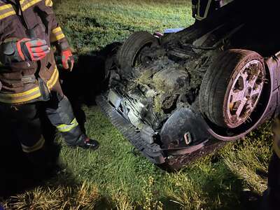 Oberwang: Auto hebt ab – Feuerwehr hilft IMG-4521-photo.jpg