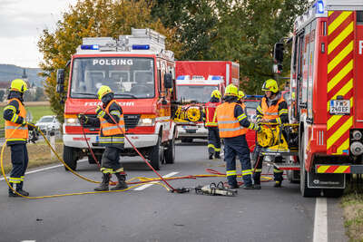 Verletzter durch Feuerwehr aus PKW gerettet BAYER-AB2-7000.jpg