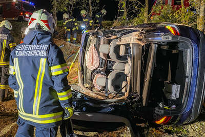 Fahrzeug über Böschung gestürzt: Zwei Verletzte bei Verkehrsunfall BAYER-IMG-9596.jpg
