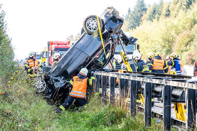 Schwerer Crash: Totalsperre der A1 Richtung Wien FOKE-2021102712595211-029.jpg