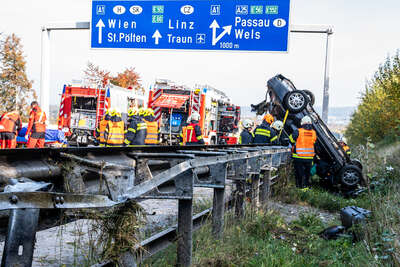 Schwerer Crash: Totalsperre der A1 Richtung Wien FOKE-2021102713115225-035.jpg