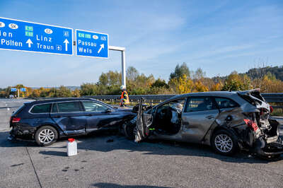 Schwerer Verkehrsunfall auf der A1 – zwei Kinder in Fahrzeug eingeklemmt FOKE-2021102714575285-021-Bearbeitet.jpg