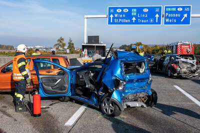 Schwerer Verkehrsunfall auf der A1 – zwei Kinder in Fahrzeug eingeklemmt FOKE-2021102715005289-022-Bearbeitet.jpg