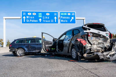 Schwerer Verkehrsunfall auf der A1 – zwei Kinder in Fahrzeug eingeklemmt FOKE-2021102715055302-029-Bearbeitet.jpg