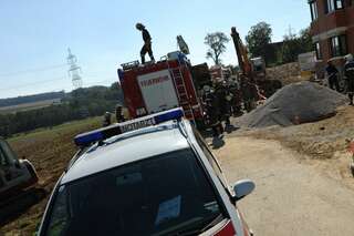 Feuerwehr rettet verschütteten Bauarbeiter bauarbeiter-verschuetet_008.jpg