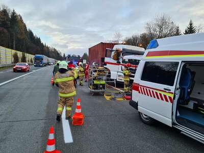 Schwerer LKW Unfall auf der A1 Westautobahn 253727630-4801943576524614-1287579652595171751-n.jpg