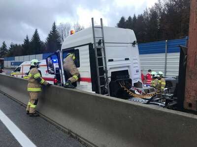 Schwerer LKW Unfall auf der A1 Westautobahn 254849535-4801943679857937-3866781201969095517-n.jpg