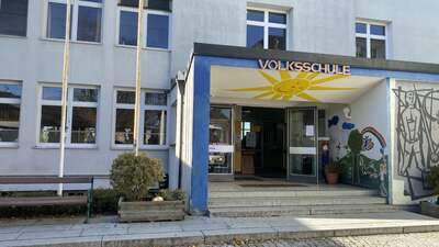 Volksschule wegen Fassadenbrandes evakuiert IMG-0012.jpg