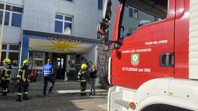 Volksschule wegen Fassadenbrandes evakuiert IMG-9996.jpg