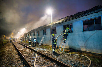 Großbrand bei einem holzverarbeitendem Betrieb in Grein FOKE-2021120301597269-012.jpg