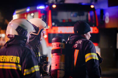 Großbrand in Linz Kleinmünchen FOKE-2021120304097329-144.jpg