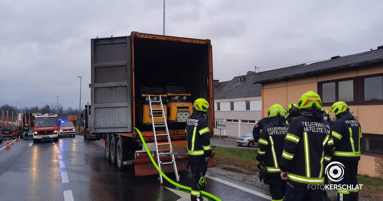 LKW Ladung in Brand