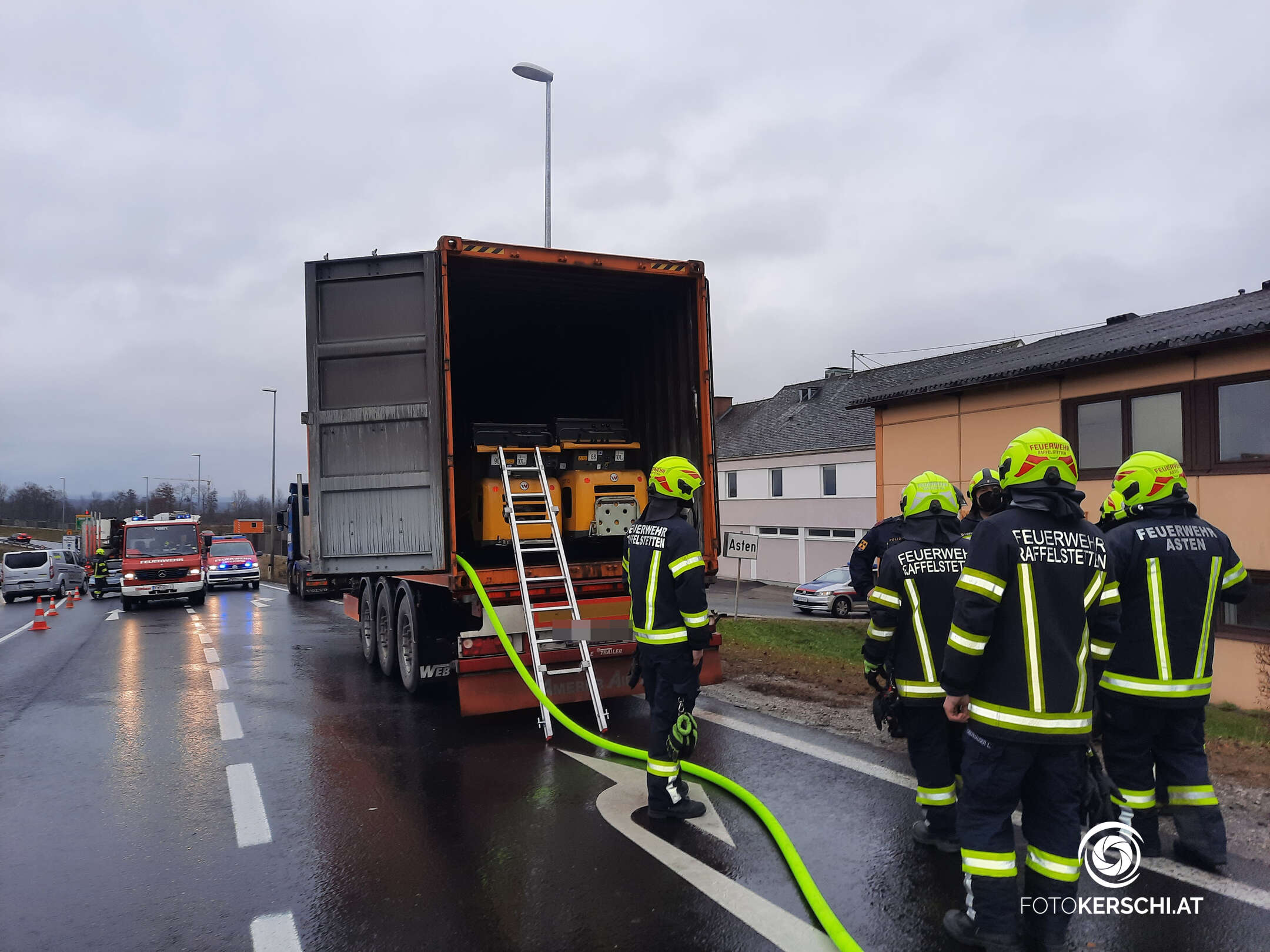 LKW Ladung in Brand