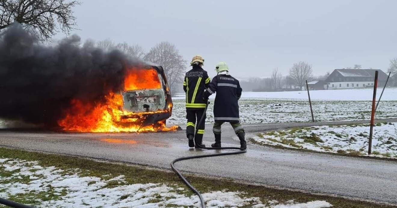 Titelbild: Auto brannte aus