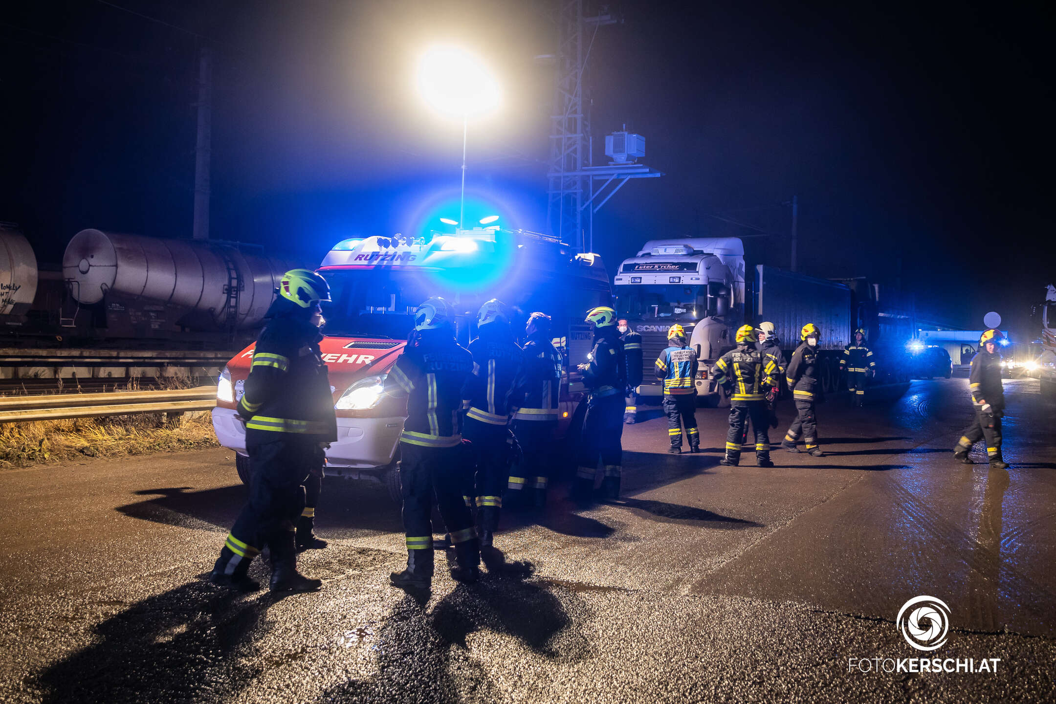Drei Feuerwehren bei gemeldeten Brand eines Güterwagen im Einsatz